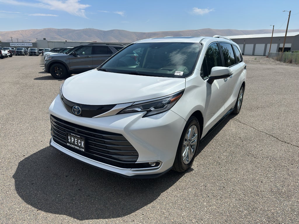 2023 Toyota Sienna Platinum