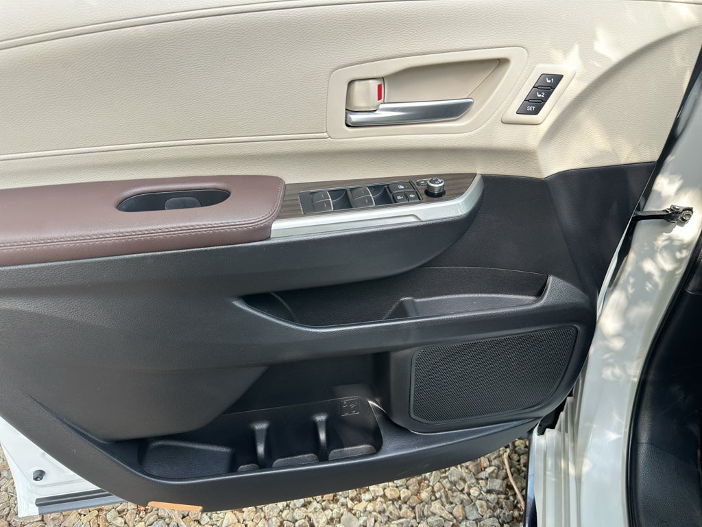 2023 Toyota Sienna Platinum