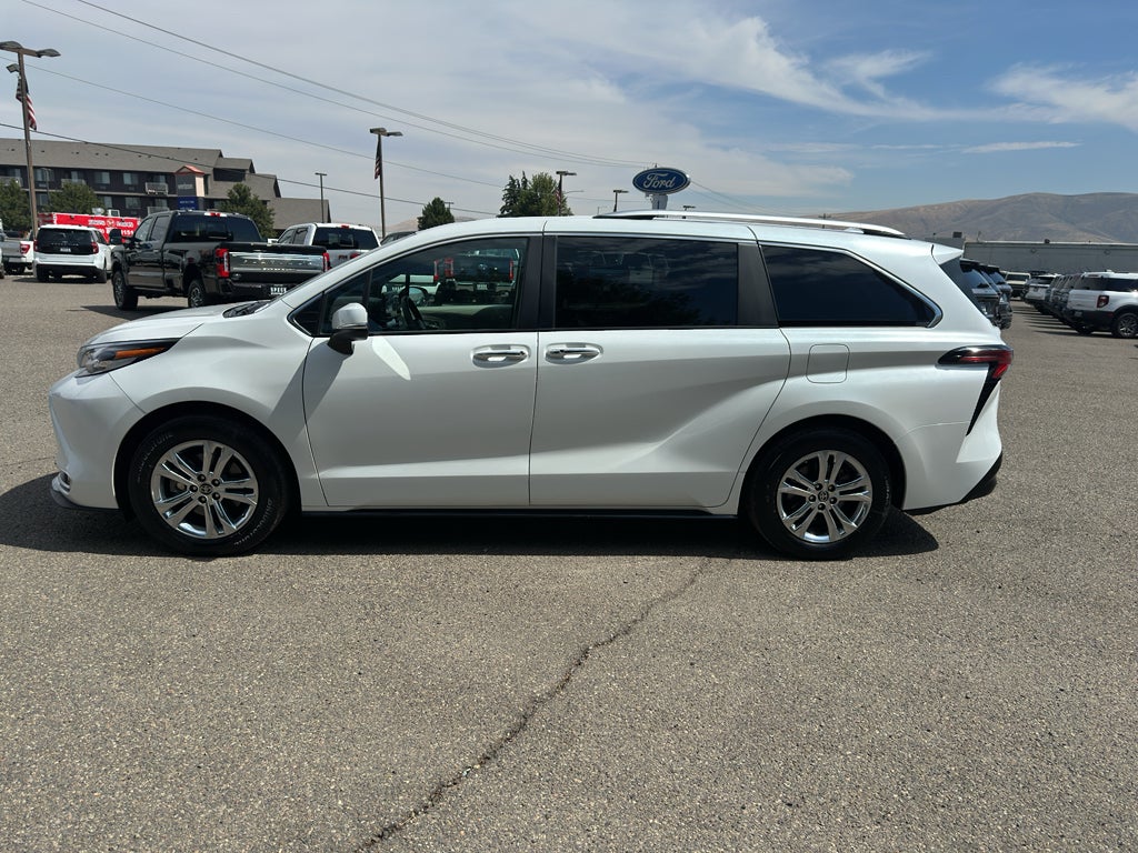 2023 Toyota Sienna Platinum