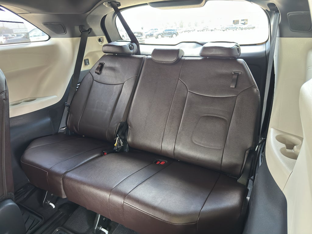 2023 Toyota Sienna Platinum
