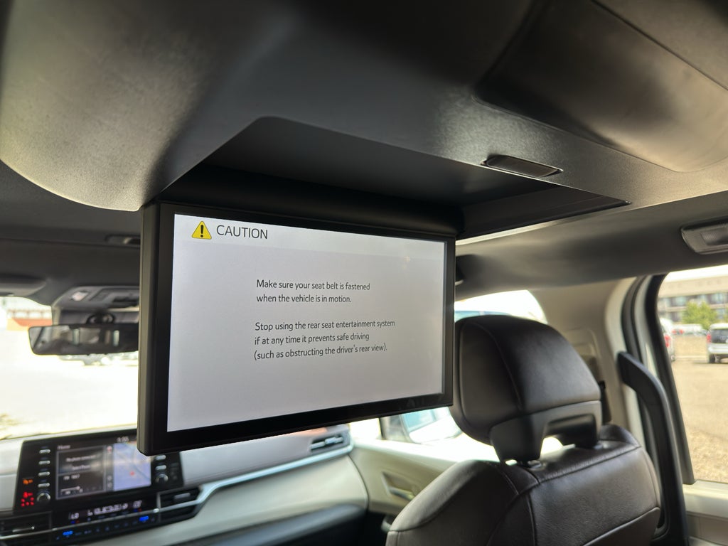 2023 Toyota Sienna Platinum