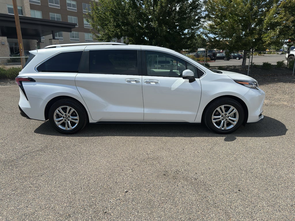 2023 Toyota Sienna Platinum
