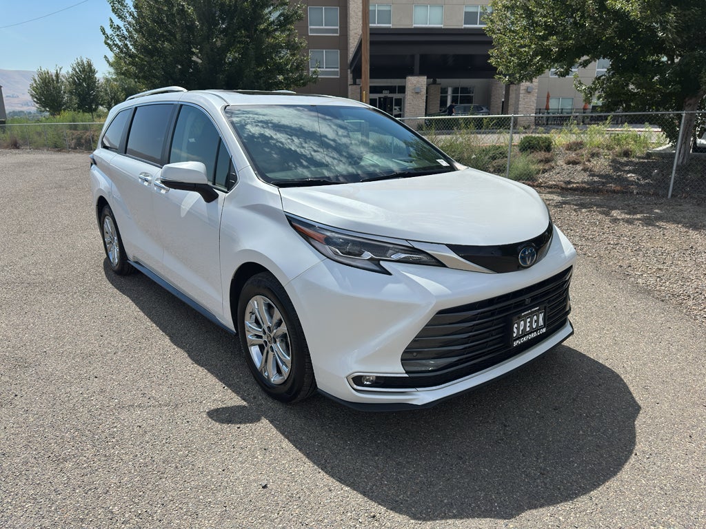 2023 Toyota Sienna Platinum