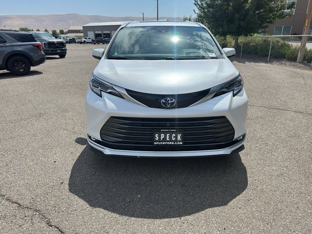 2023 Toyota Sienna Platinum
