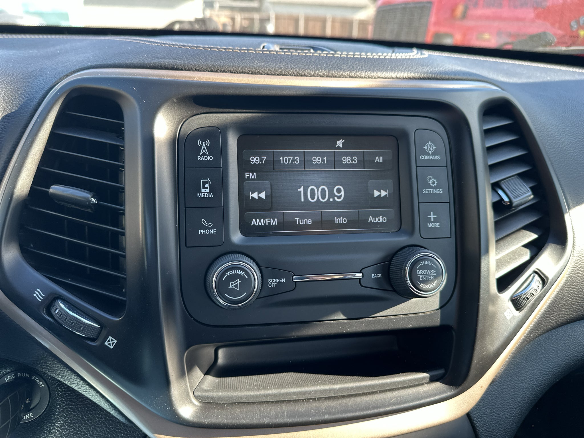 2015 Jeep Cherokee Sport