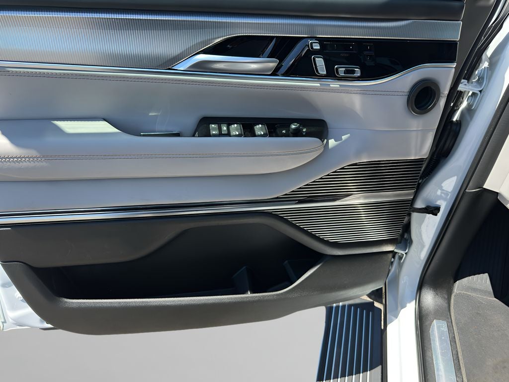 2023 Jeep Grand Wagoneer L 4x4