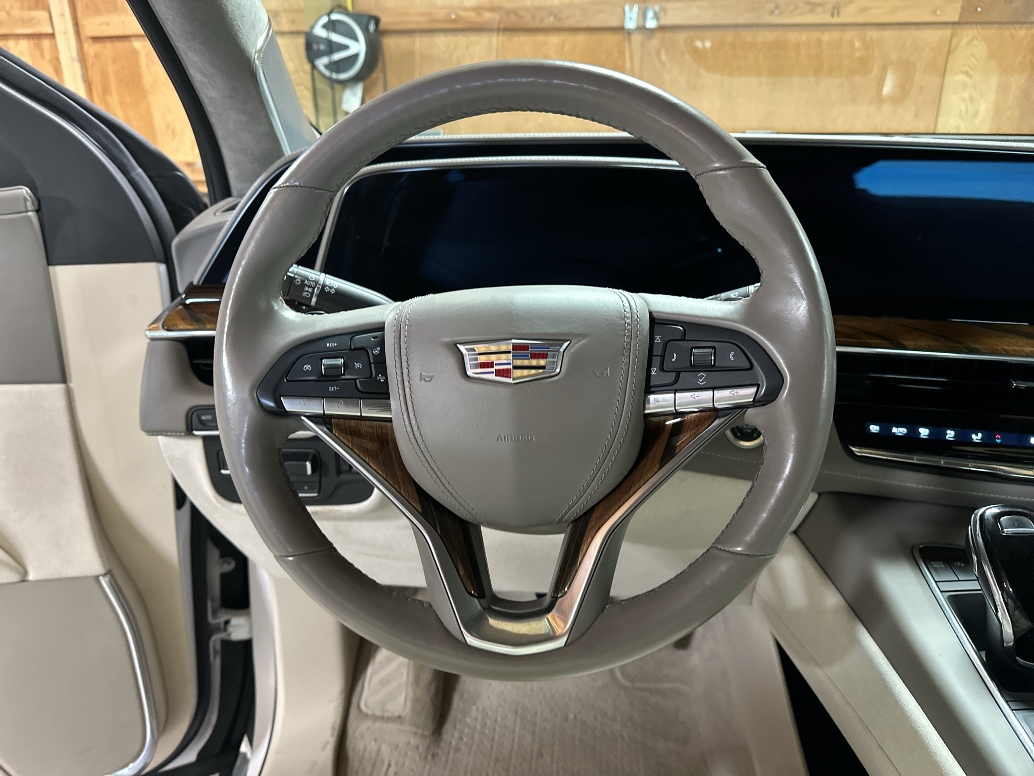 2023 Cadillac Escalade ESV 4WD Sport Platinum