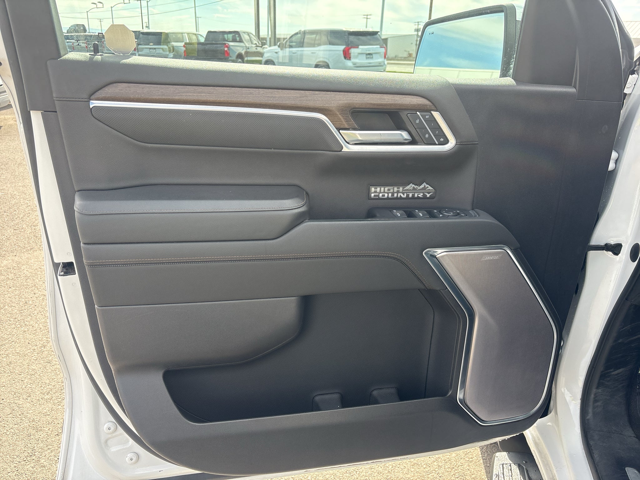 2022 Chevrolet Silverado 1500 4WD Crew Cab Short Bed High Country