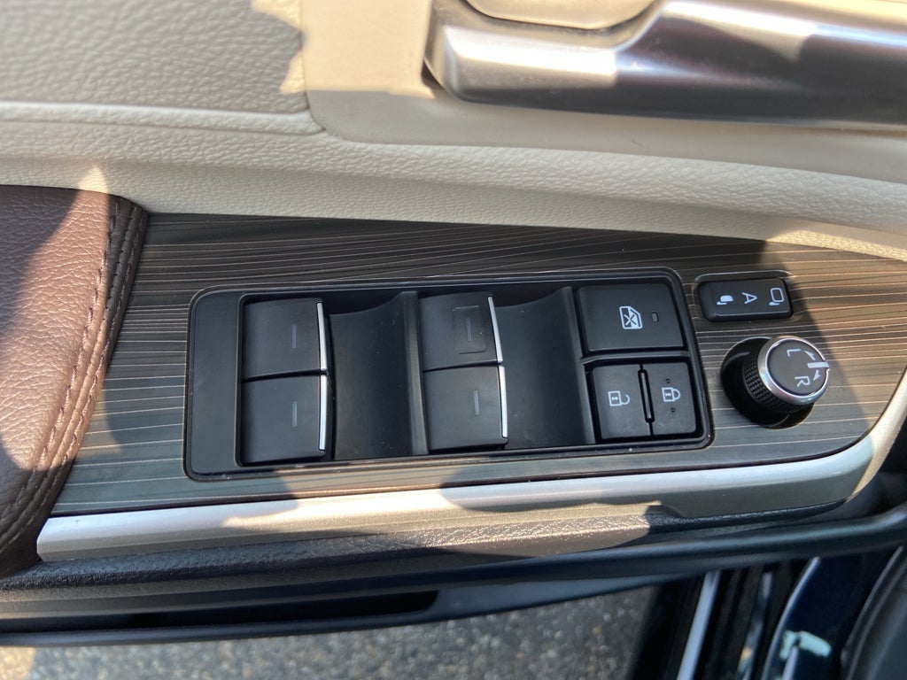 2023 Toyota Sienna Platinum