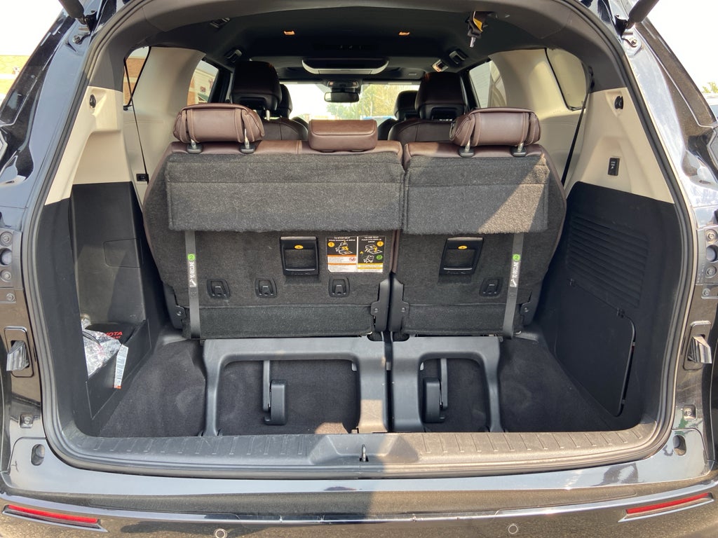 2023 Toyota Sienna Platinum