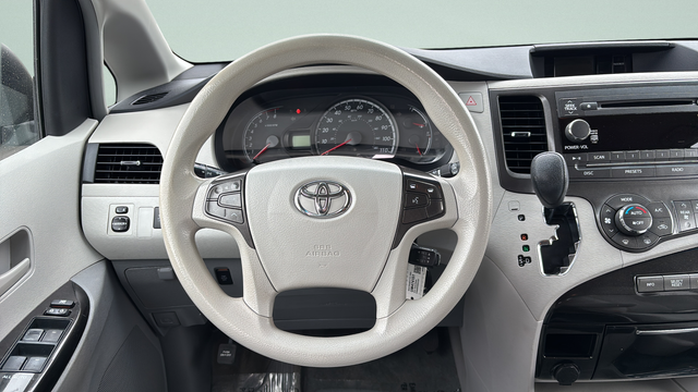 2014 Toyota Sienna LE 8 Passenger