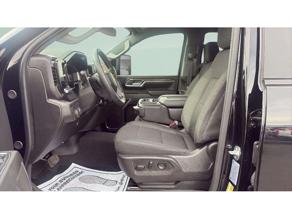 2025 Chevrolet Silverado LT