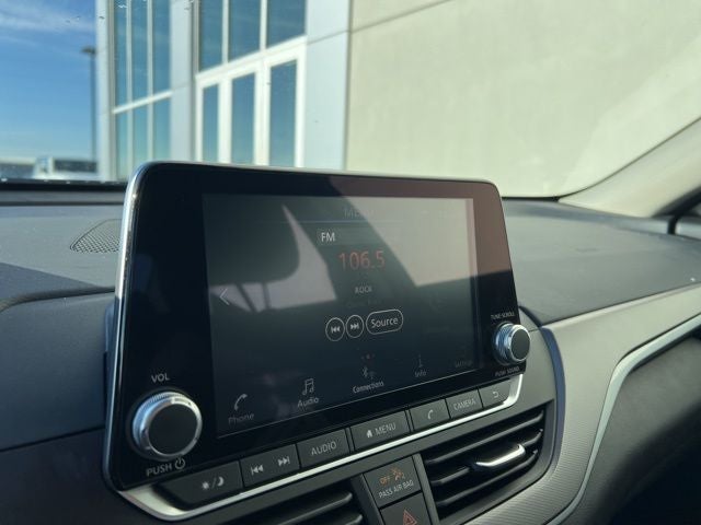 2025 Nissan Altima SR