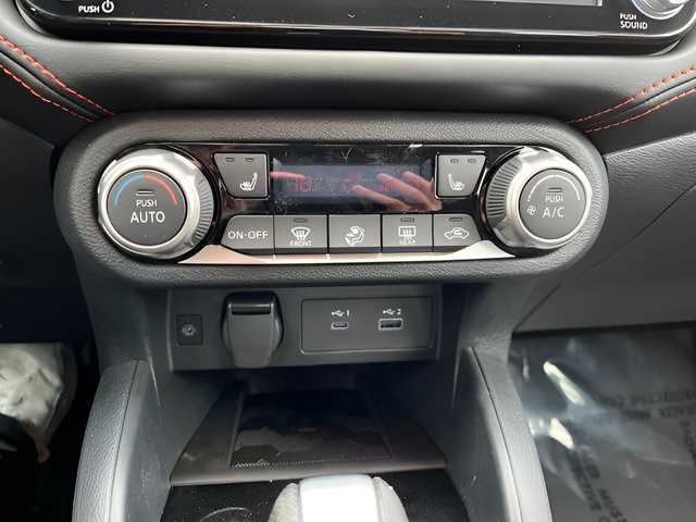 2025 Nissan Versa 1.6 SR