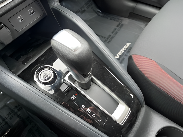 2025 Nissan Versa 1.6 SR