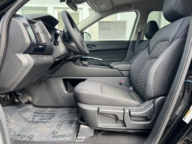 2025 Nissan Pathfinder S