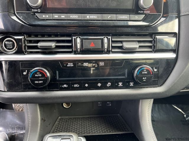 2022 Nissan Pathfinder SV