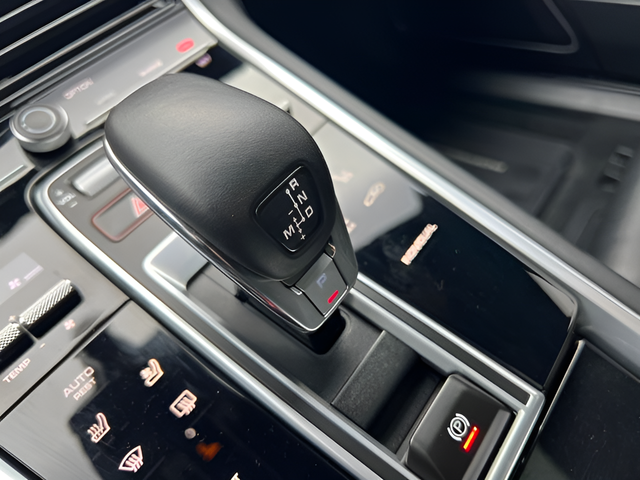 2023 Porsche Panamera 4 Platinum Edition