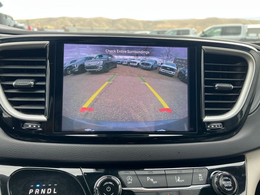 2022 Chrysler Pacifica Touring L